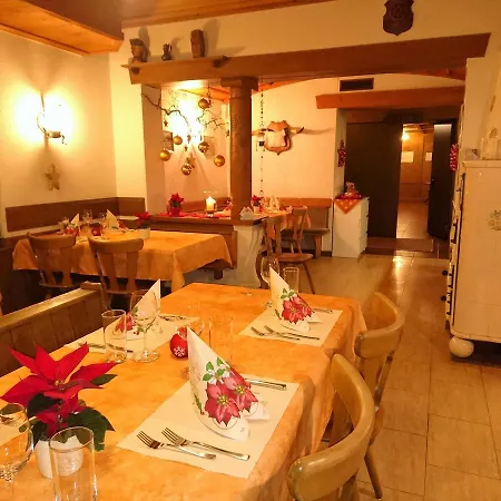 Han/Misafirhane Zum Ochsen *